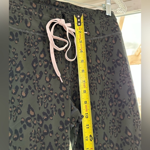 The Upside Green Leopard Print Cropped Leggings Tights size 10 Medium - Picture 11 of 16